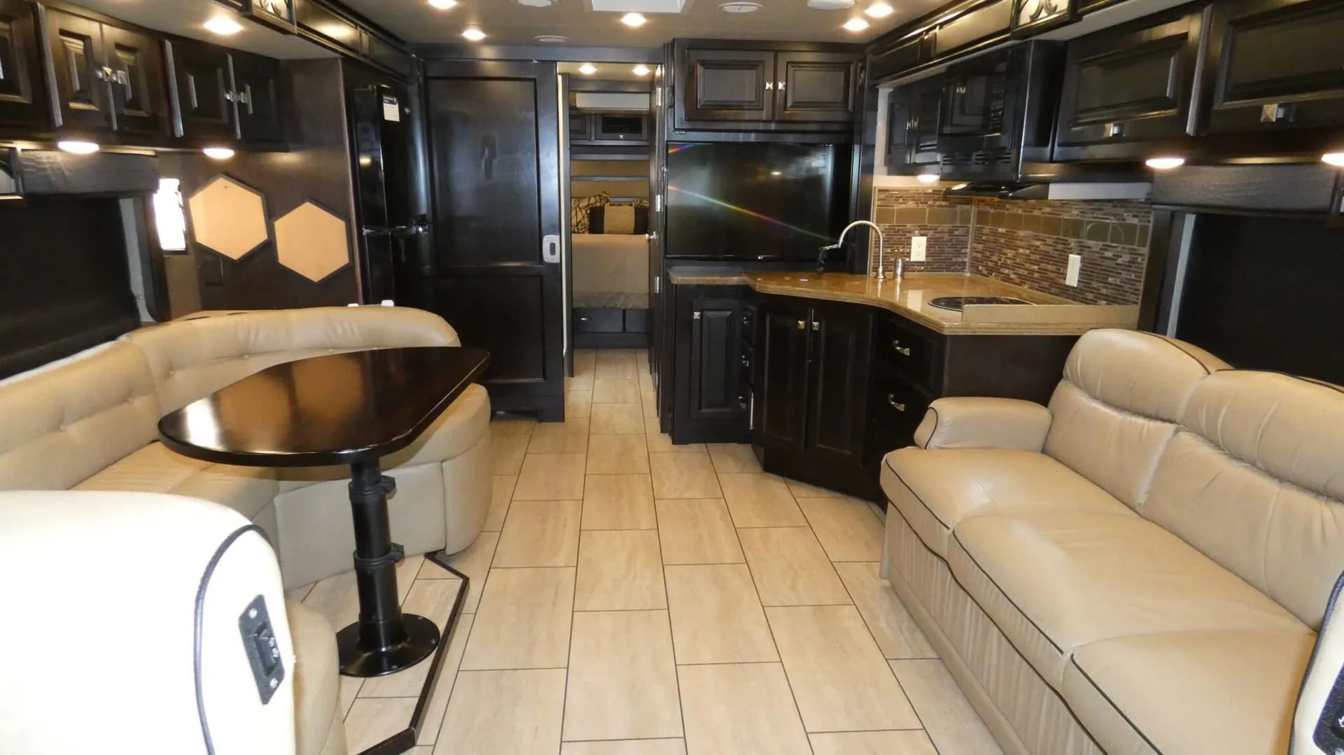 2017 Tiffin Allegro Breeze 32BR - Photo 3