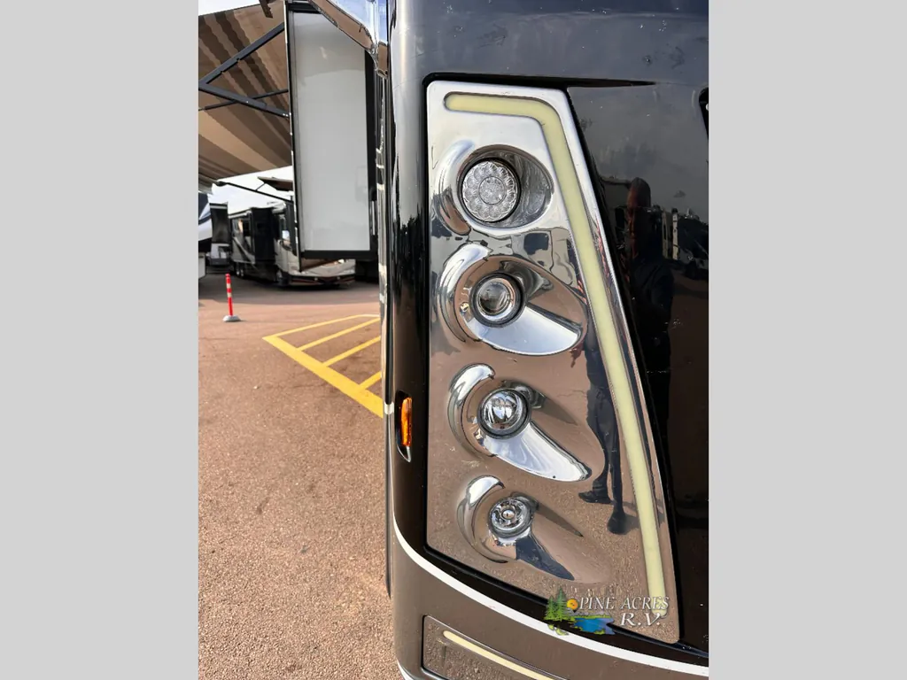 2022 Thor Motor Coach Challenger 35MQ, Photos photo 7