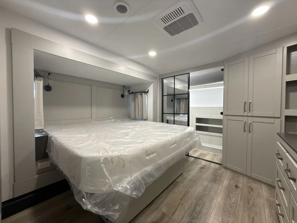 2026 Brinkley Model Z 3600, Photos photo 25