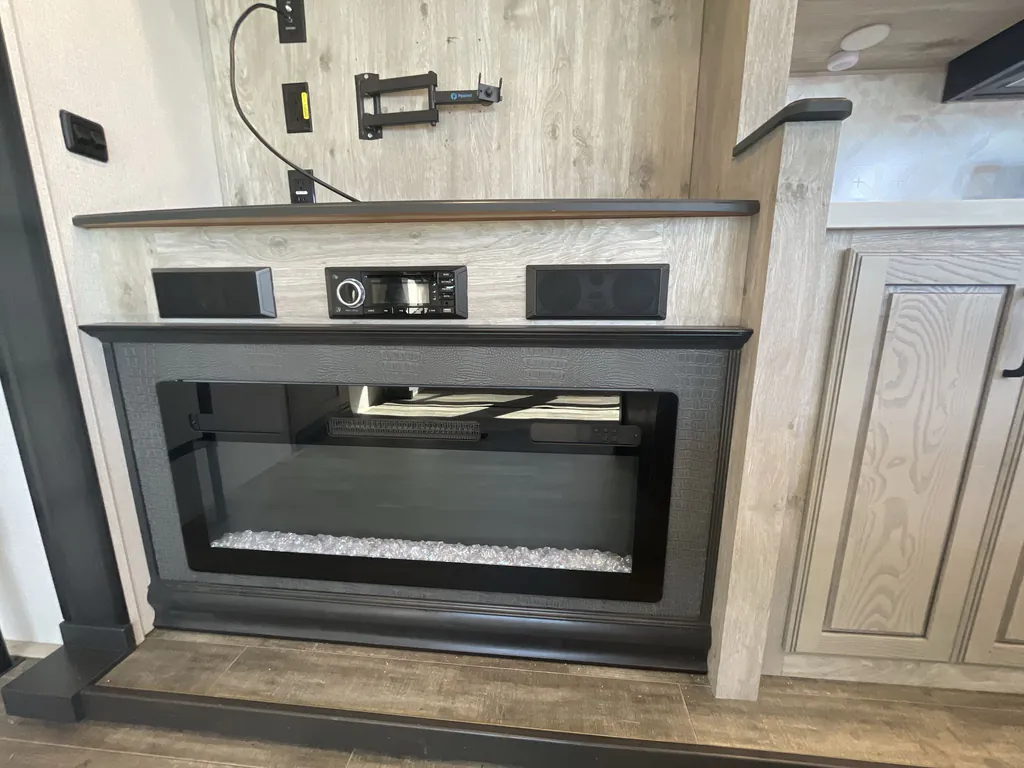 2023 Keystone Avalanche 390DS, Photos photo 16