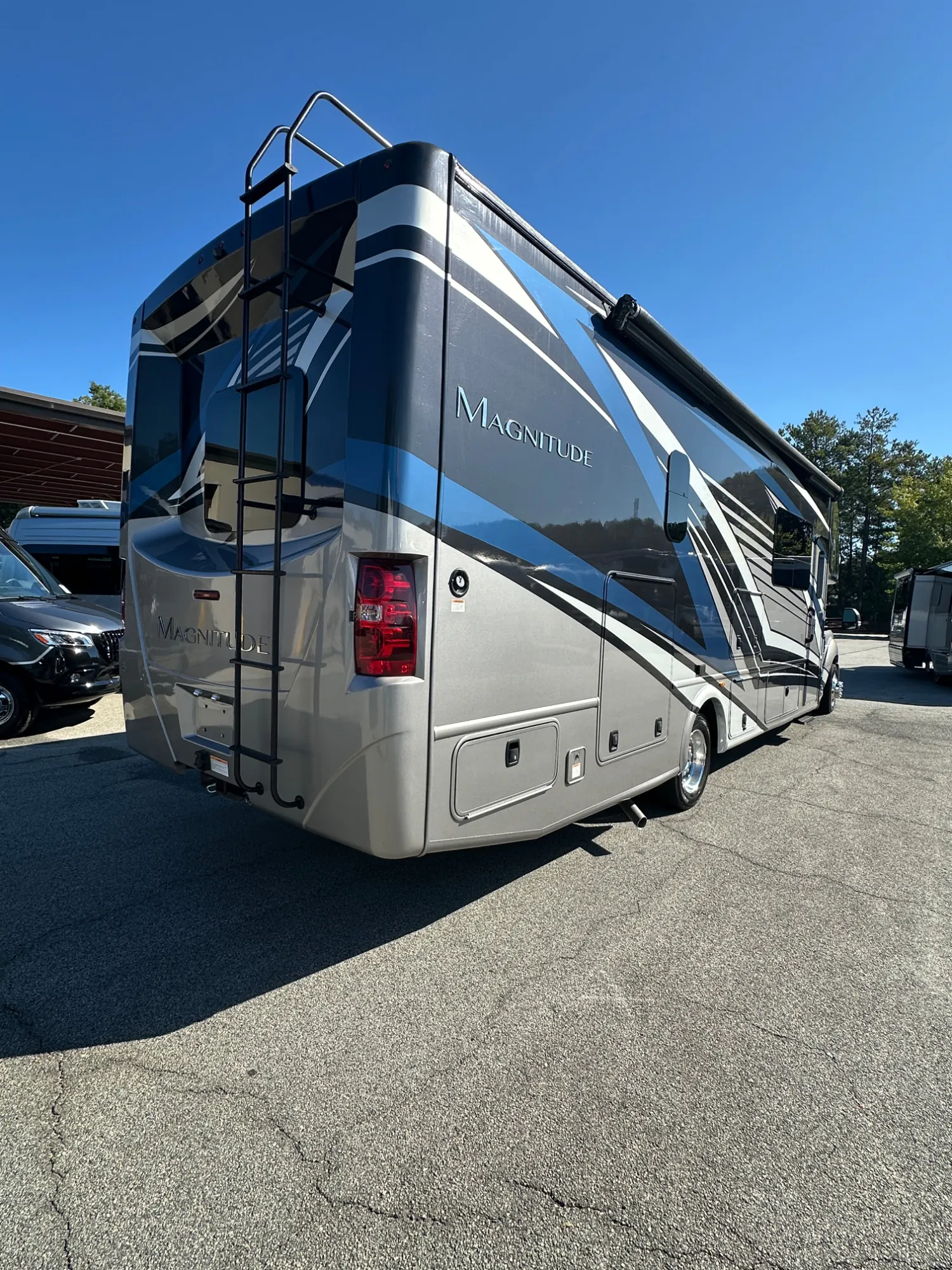 2022 Thor Motor Coach Magnitude SV34 - Photo 4