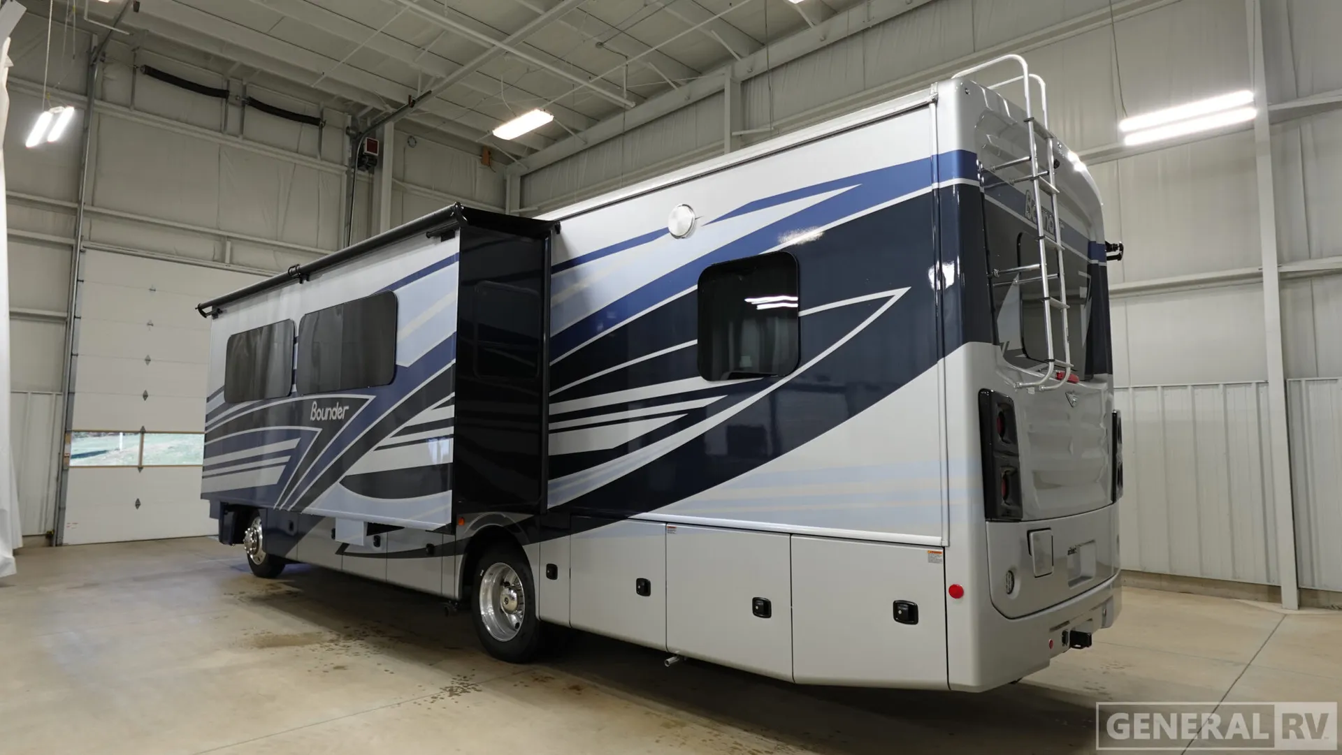 2026 Fleetwood Bounder 33C - Photo 4