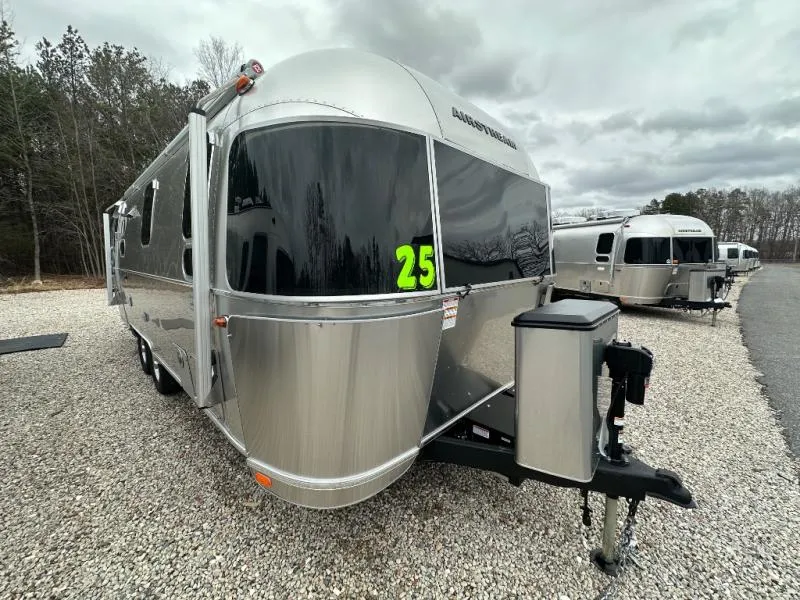 2026 Airstream Globetrotter 25FB - Photo 3