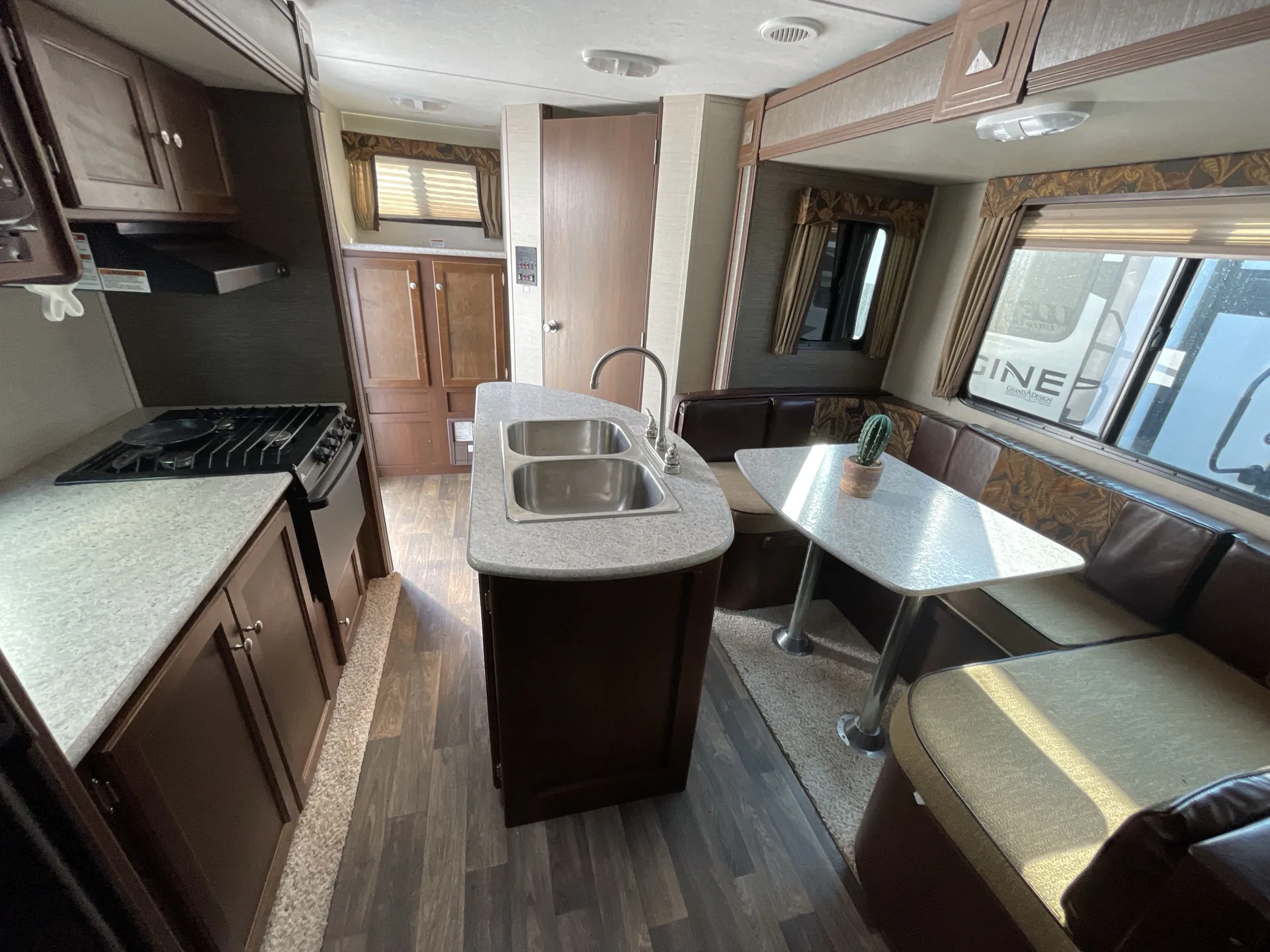2015 Keystone Bullet 220RBI — living area main