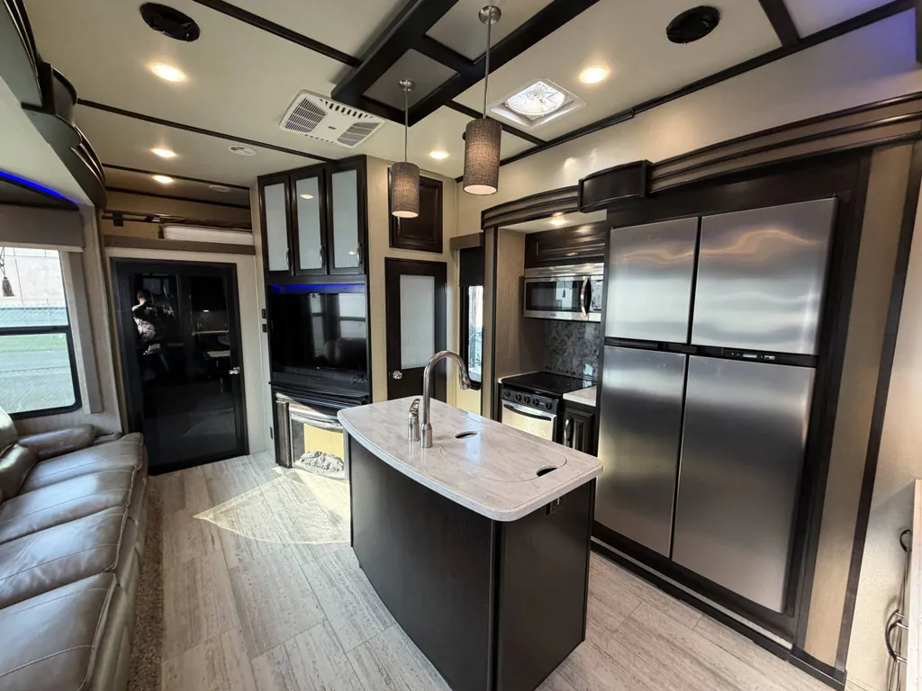 2017 Grand Design Momentum 397TH, Photos photo 11