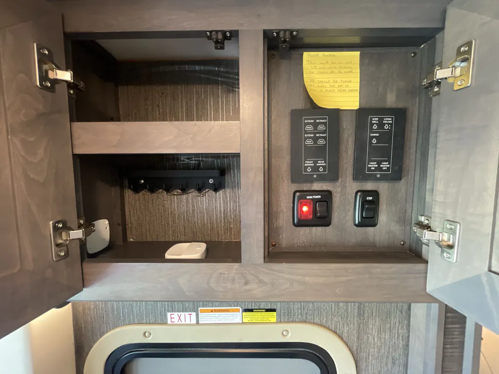 2021 Thor Motor Coach Challenger 35MQ, Photos photo 22