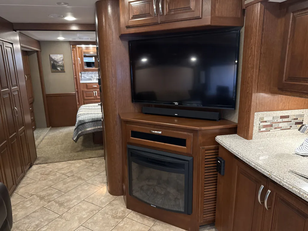 2016 Forest River Berkshire 38A, Photos photo 14