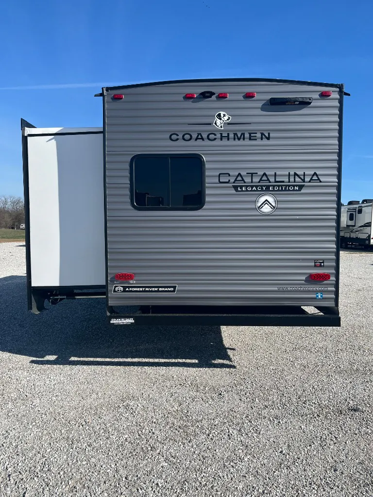2026 Coachmen Catalina Legacy Edition 343BHTS (2 Queen Beds), Photos photo 7