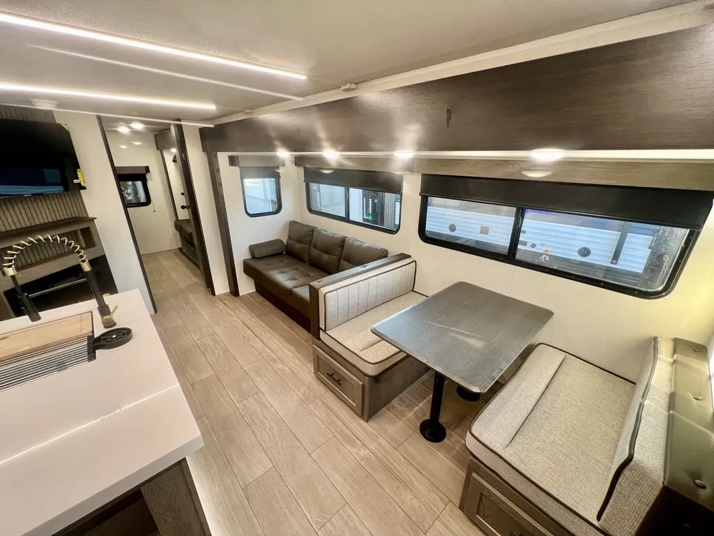 2026 Forest River Cherokee Alpha Wolf 33BH, Photos photo 22