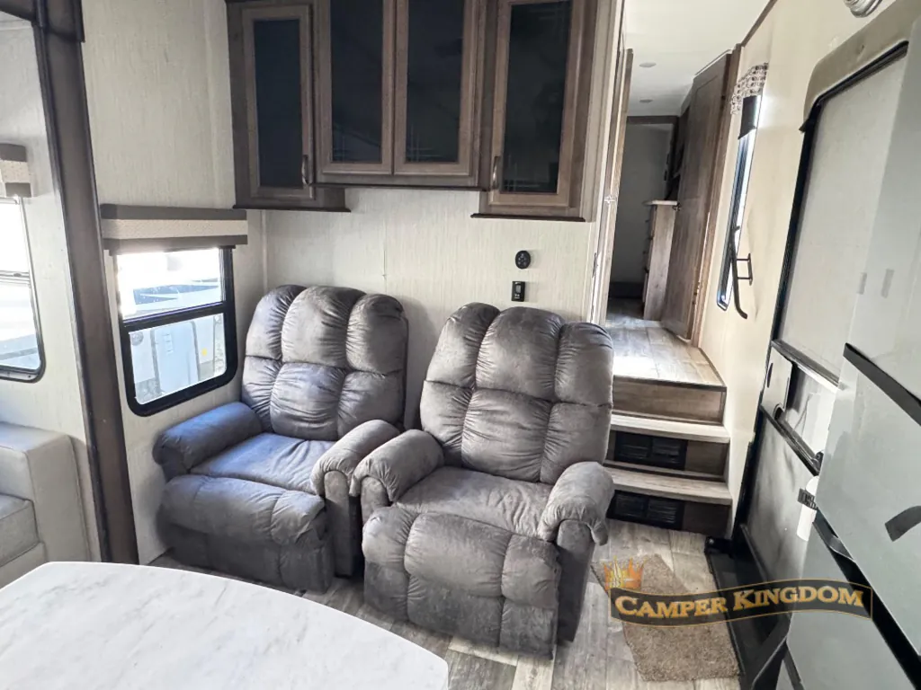 2020 Forest River Sandpiper 384QBOK, Photos photo 16