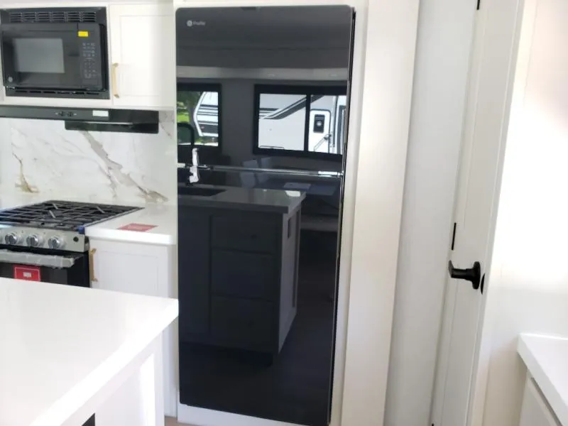 2027 Grand Design Imagine 2970RL - Photo 4
