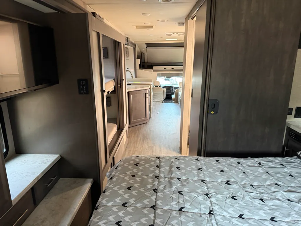 2023 Thor Motor Coach Magnitude RS36, Photos photo 20