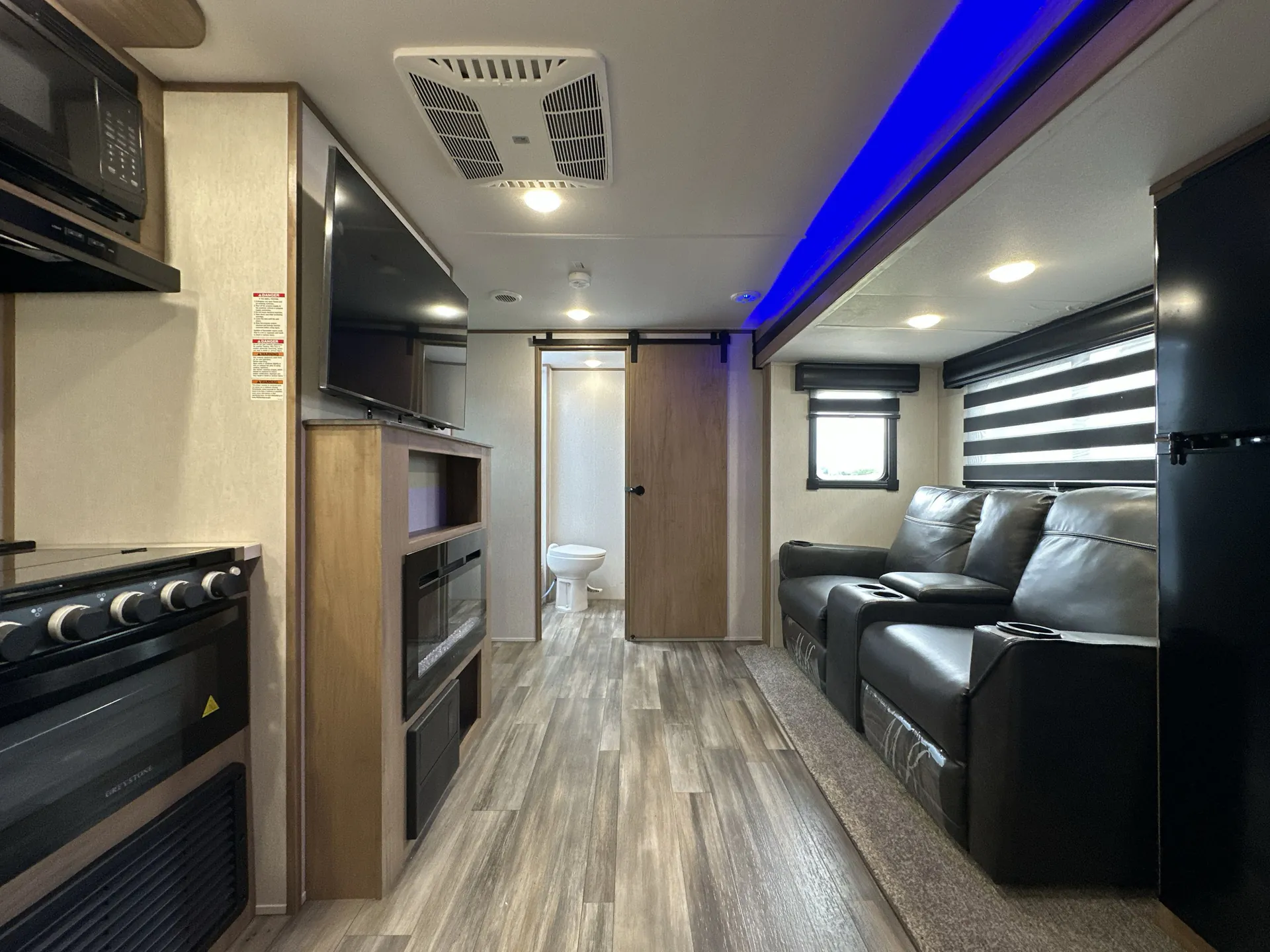 2023 Forest River Cherokee Alpha Wolf 22SW-L — living area main