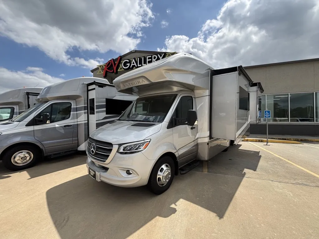 2026 Entegra Coach Qwest 25L - Photo 2