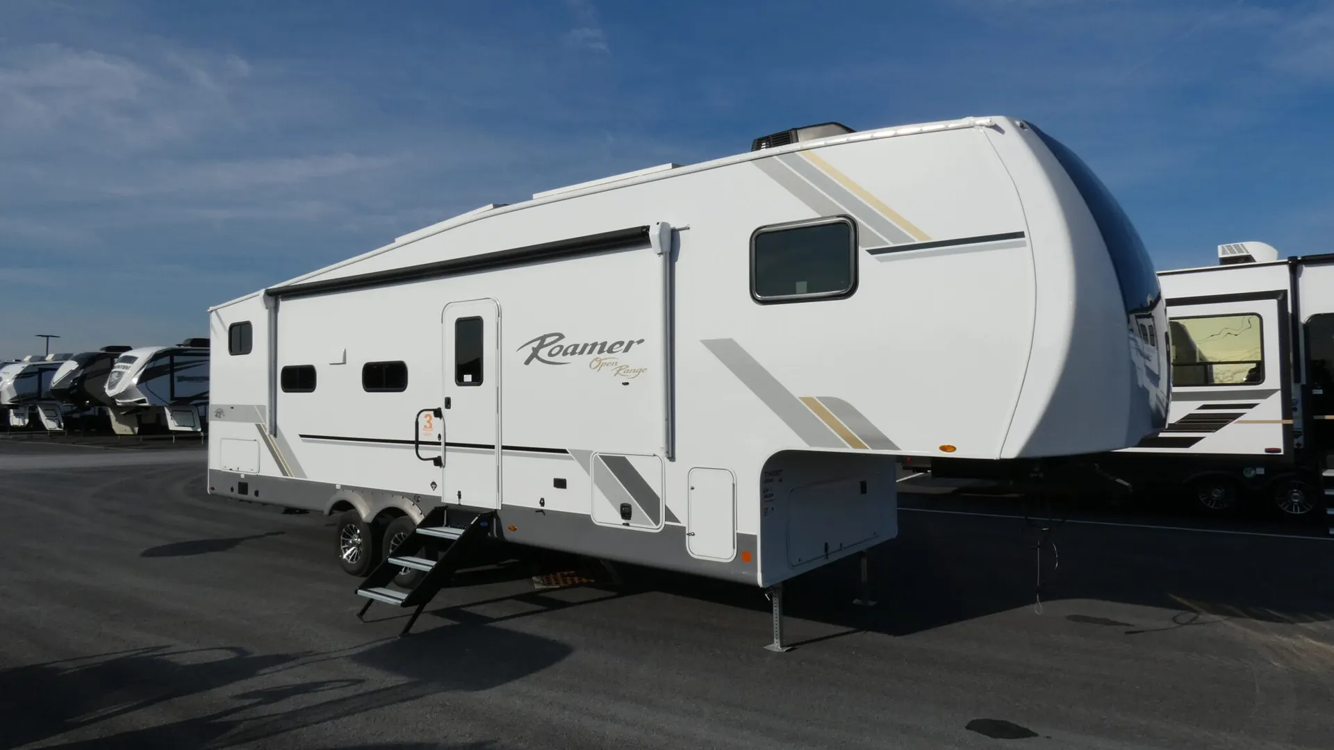 2026 Highland Ridge RV Roamer Light Duty 28DBSS - Photo 2