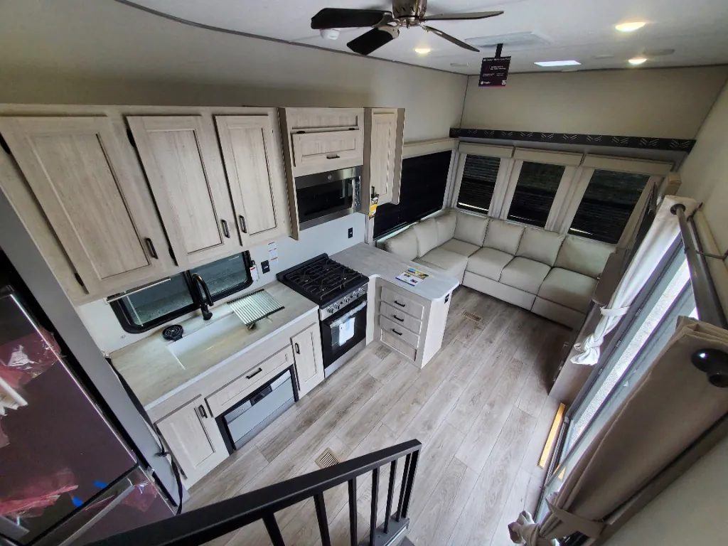 2025 Coachmen Catalina Destination Series 35FME - Photo 4