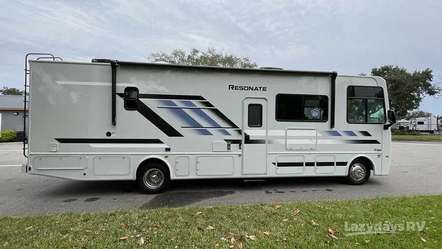 2026 Thor Motor Coach Resonate 32B - Photo 3