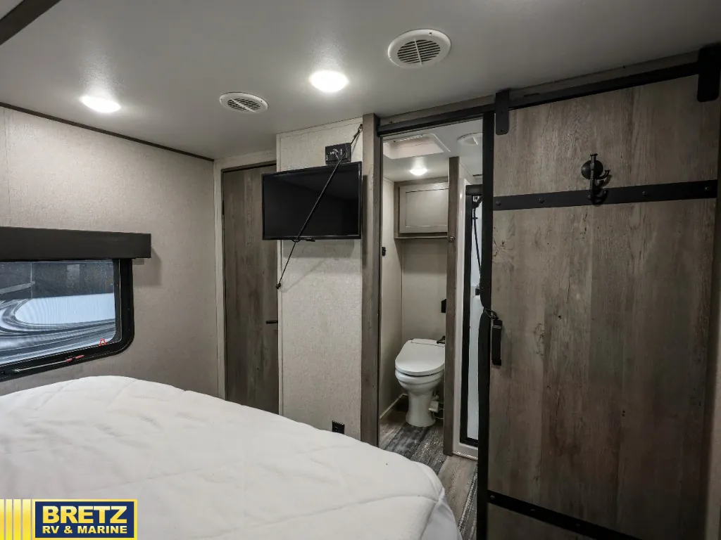 2021 Keystone Raptor 423, Photos photo 15