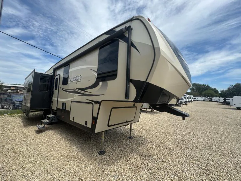 2018 Keystone Laredo 325RL - Photo 2