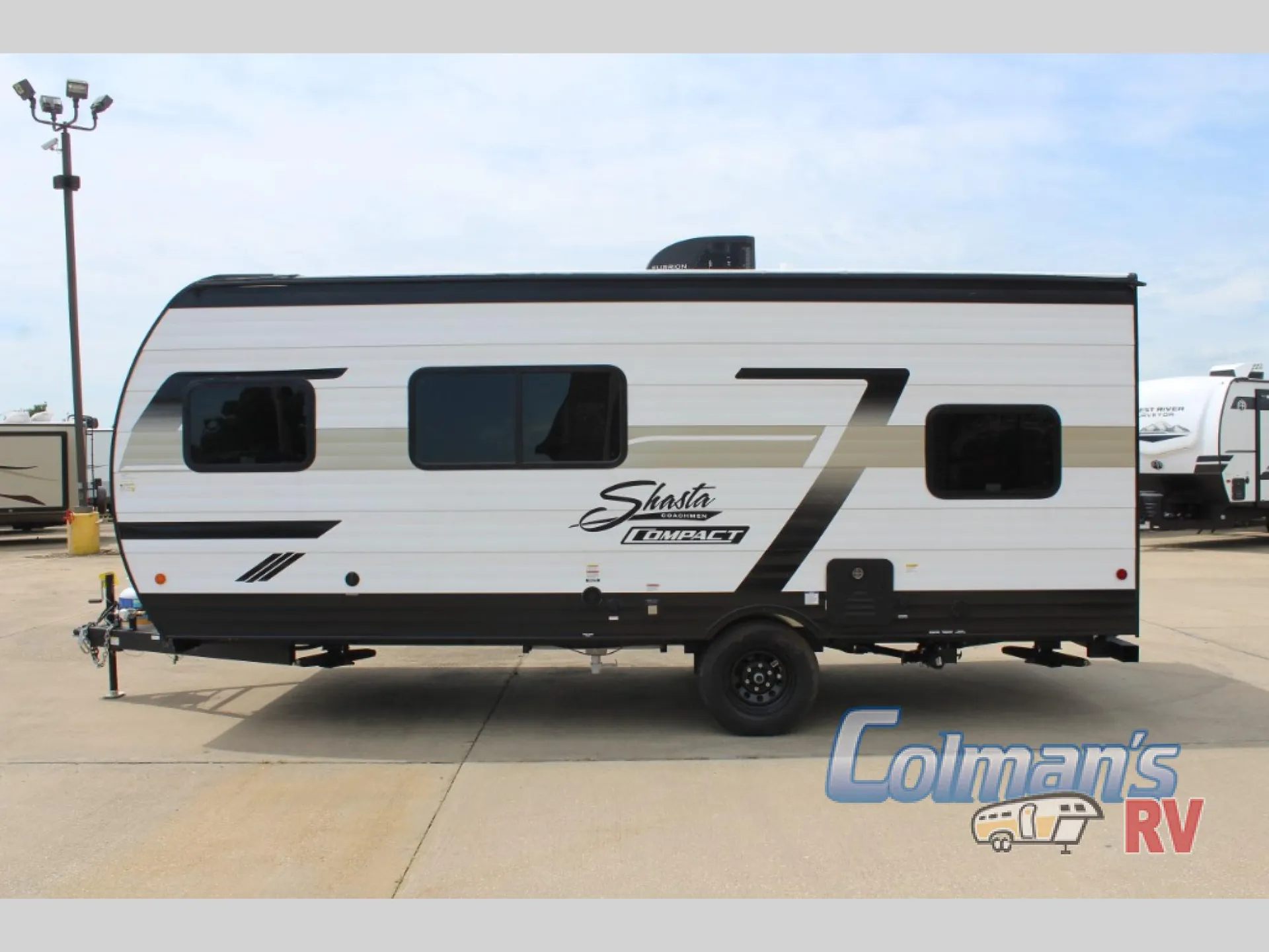 2027 Shasta Compact 18DBL - Photo 2