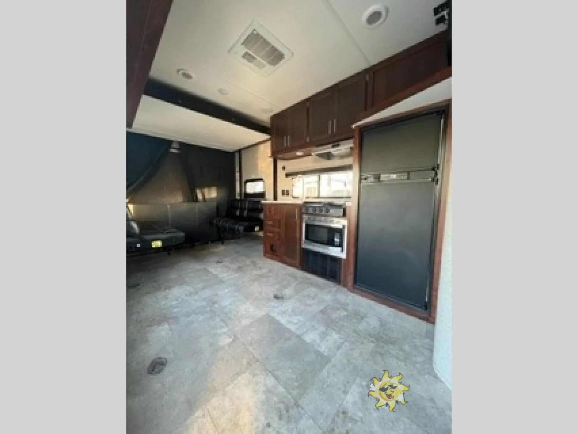 2018 Forest River Vengeance Super Sport 25V - Photo 3