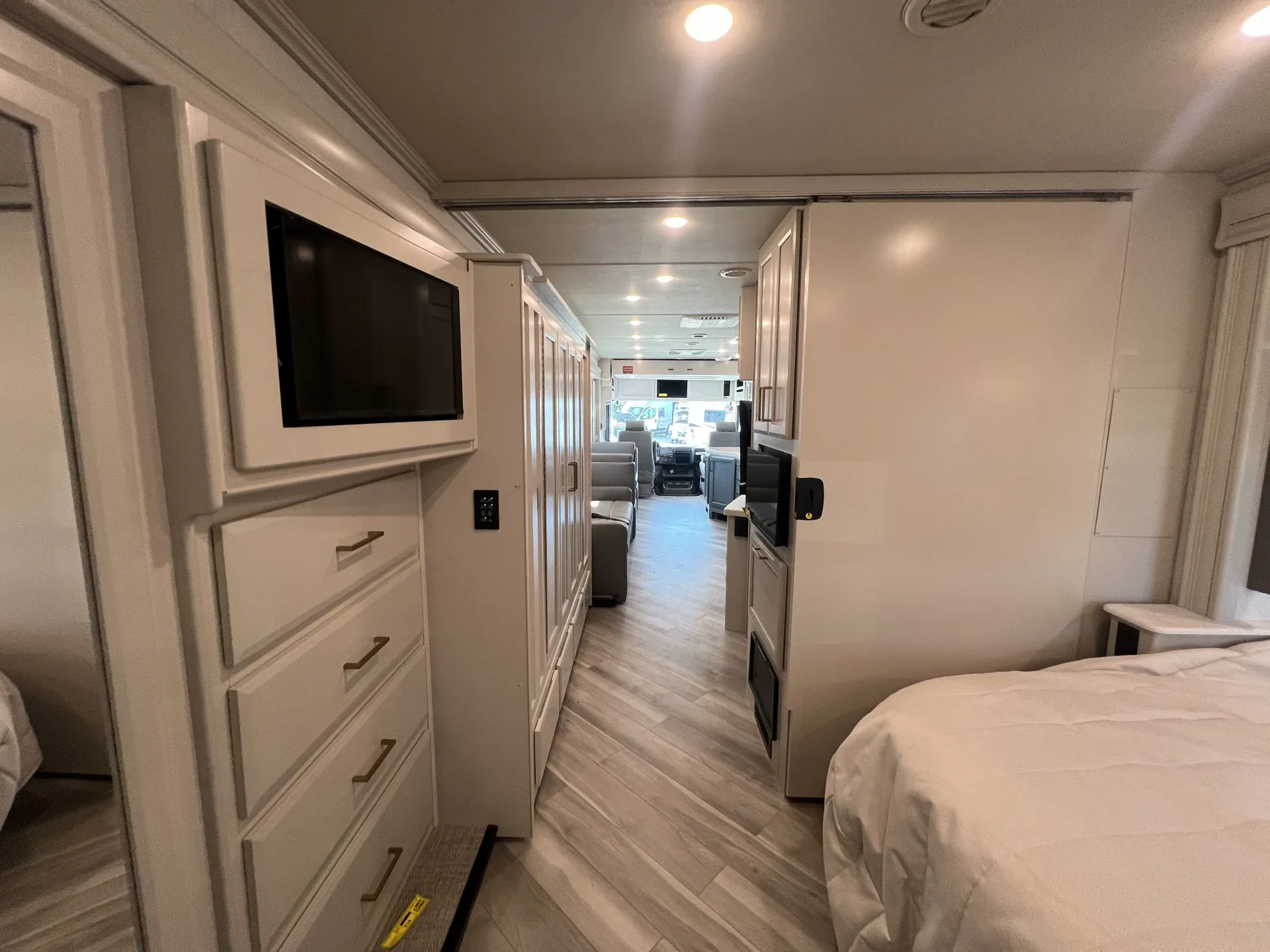 2026 Fleetwood Bounder 36F - Photo 4