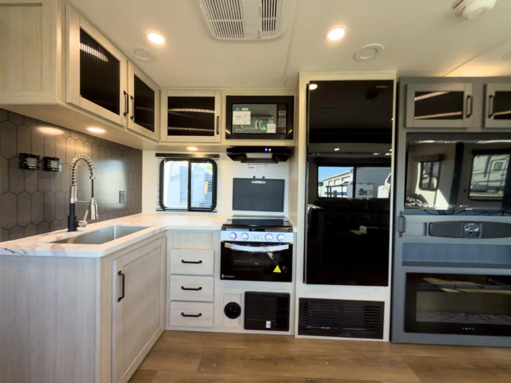 2027 Forest River Solaire 3150TBSS, Photos photo 32