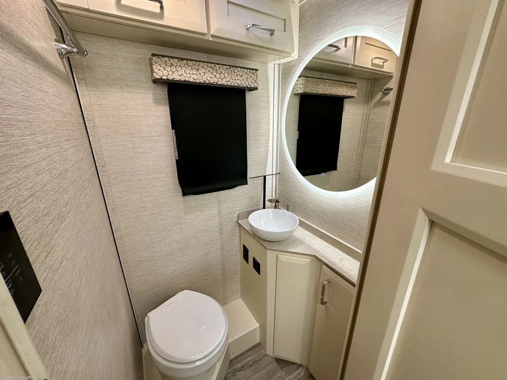 2021 Tiffin Wayfarer 25 SW, Photos photo 11