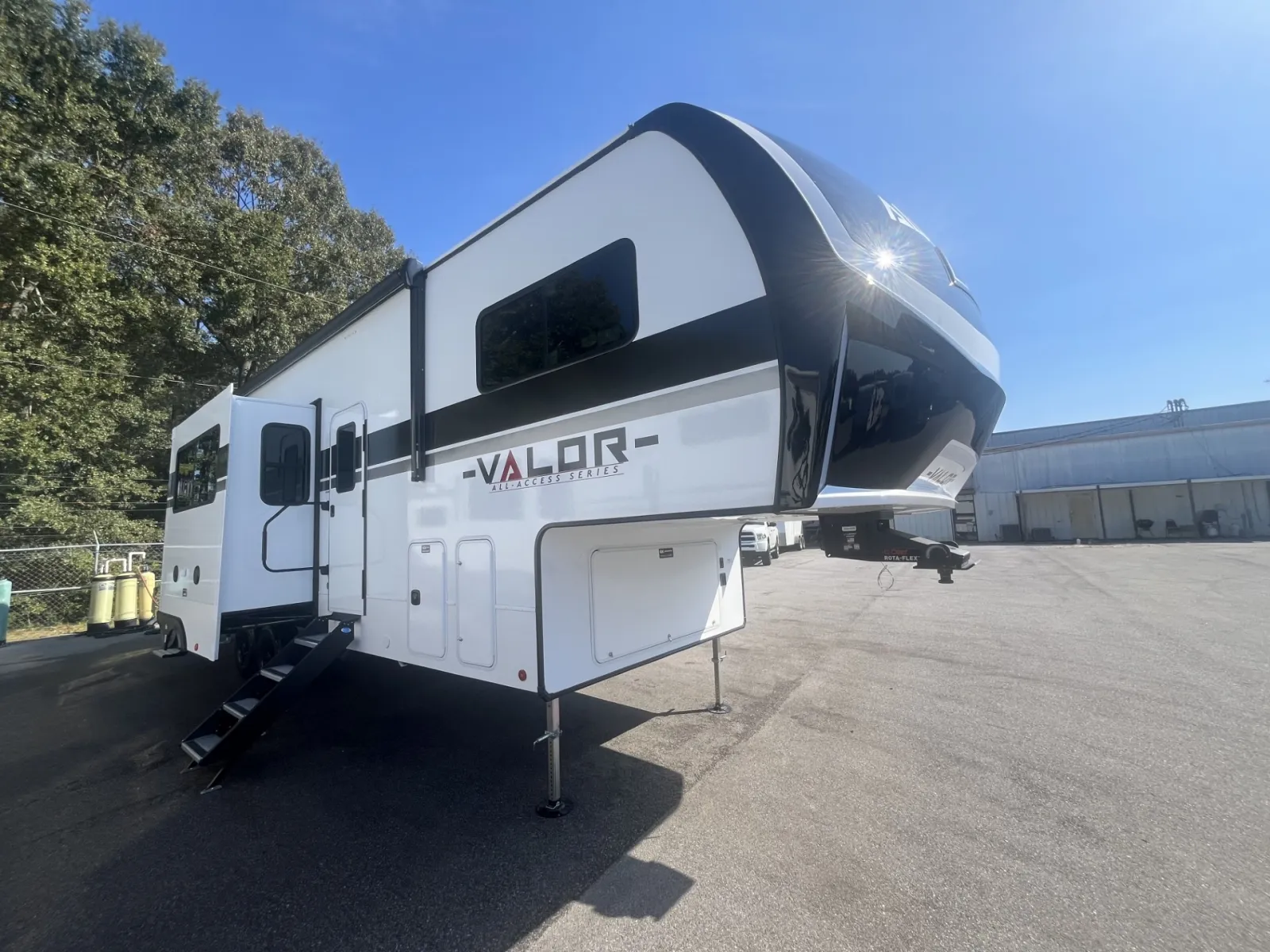 2026 Alliance RV Valor 32A10 - Photo 2