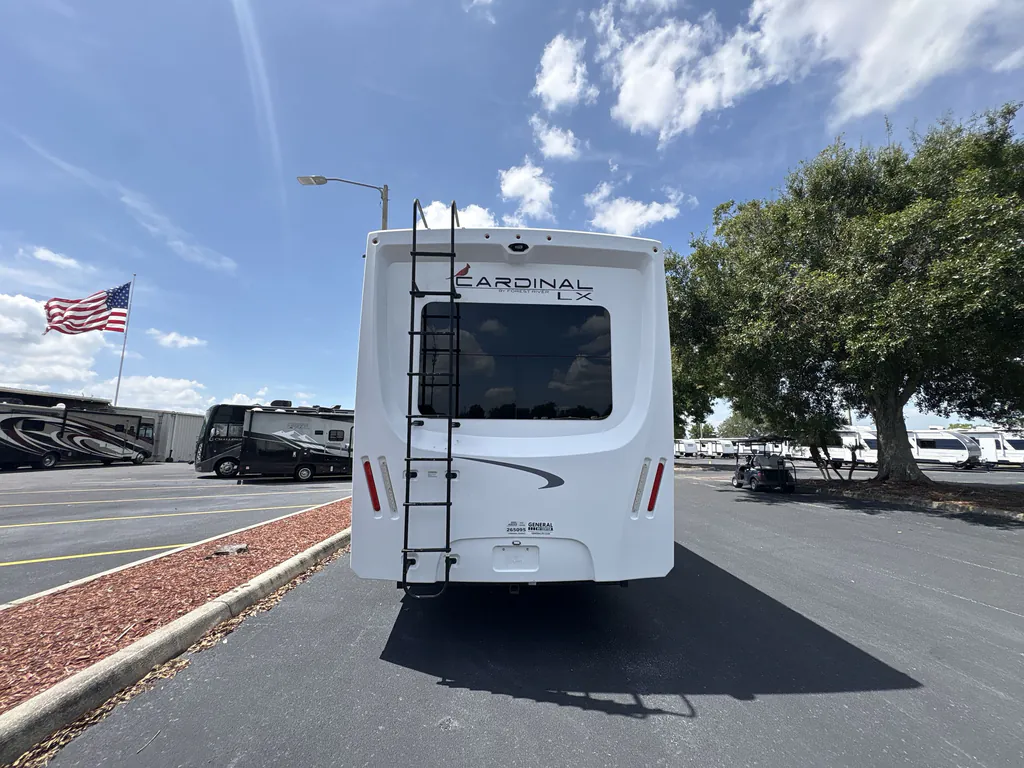 2022 Forest River Cardinal Luxury 380RLX, Photos photo 7