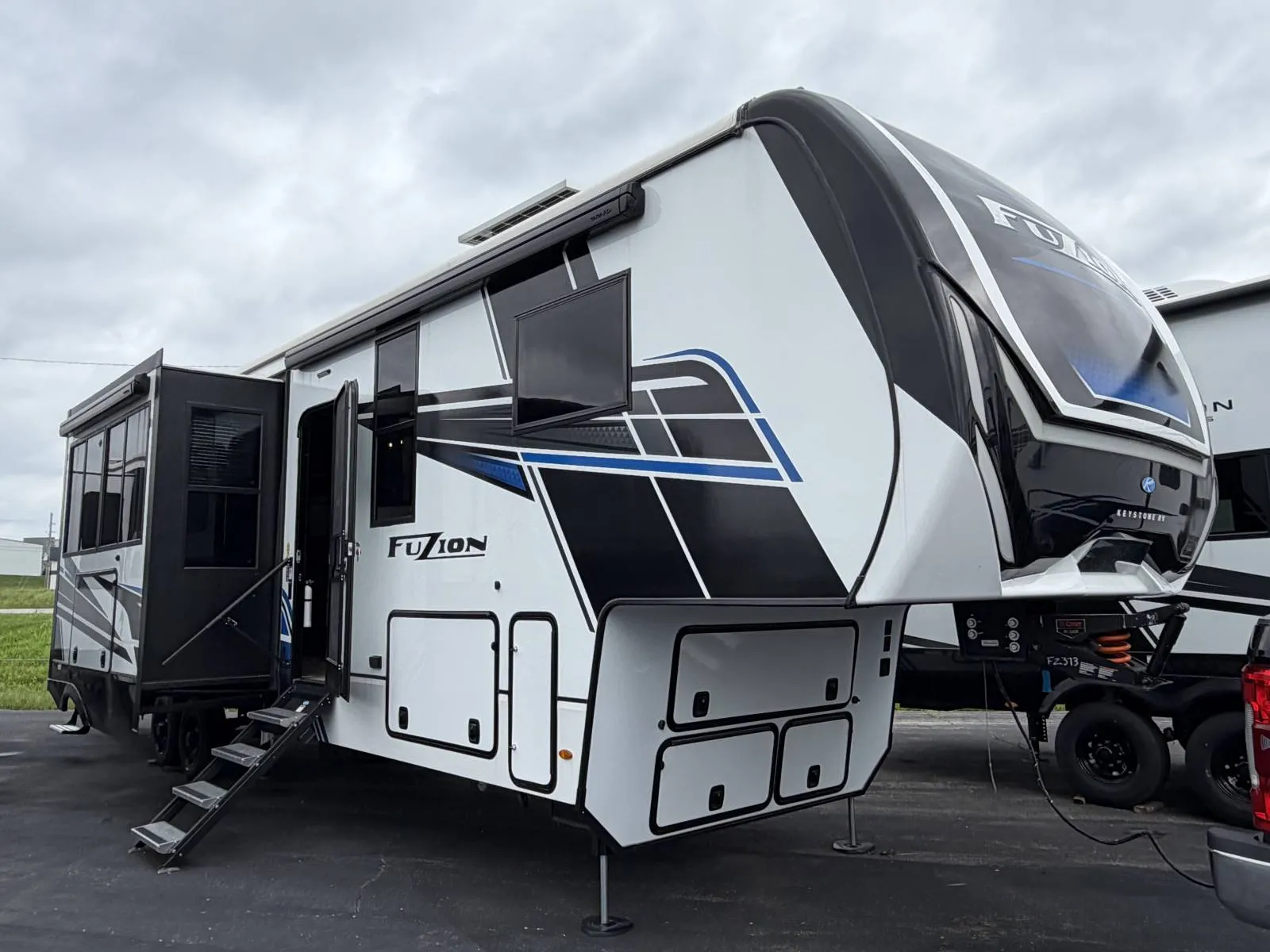 2025 Keystone Fuzion 373 - Photo 2
