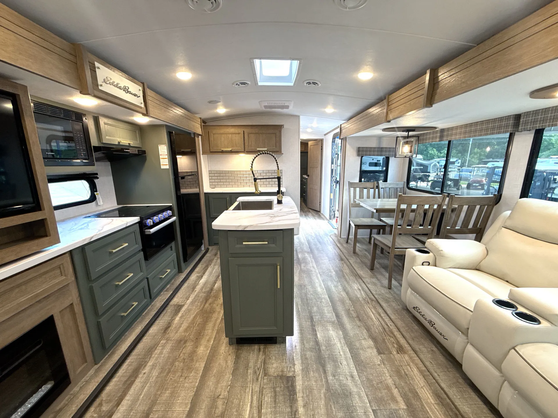 2024 dutchmen Eddie Bauer Signature 33RL — living area main