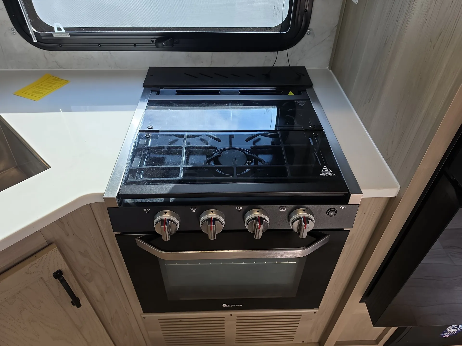 2025 Forest River Rockwood Ultra Lite 2608BS — stove oven