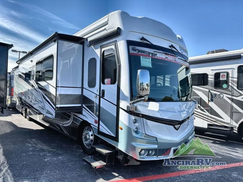 2026 Fleetwood Discovery LXE 44B - Photo 4