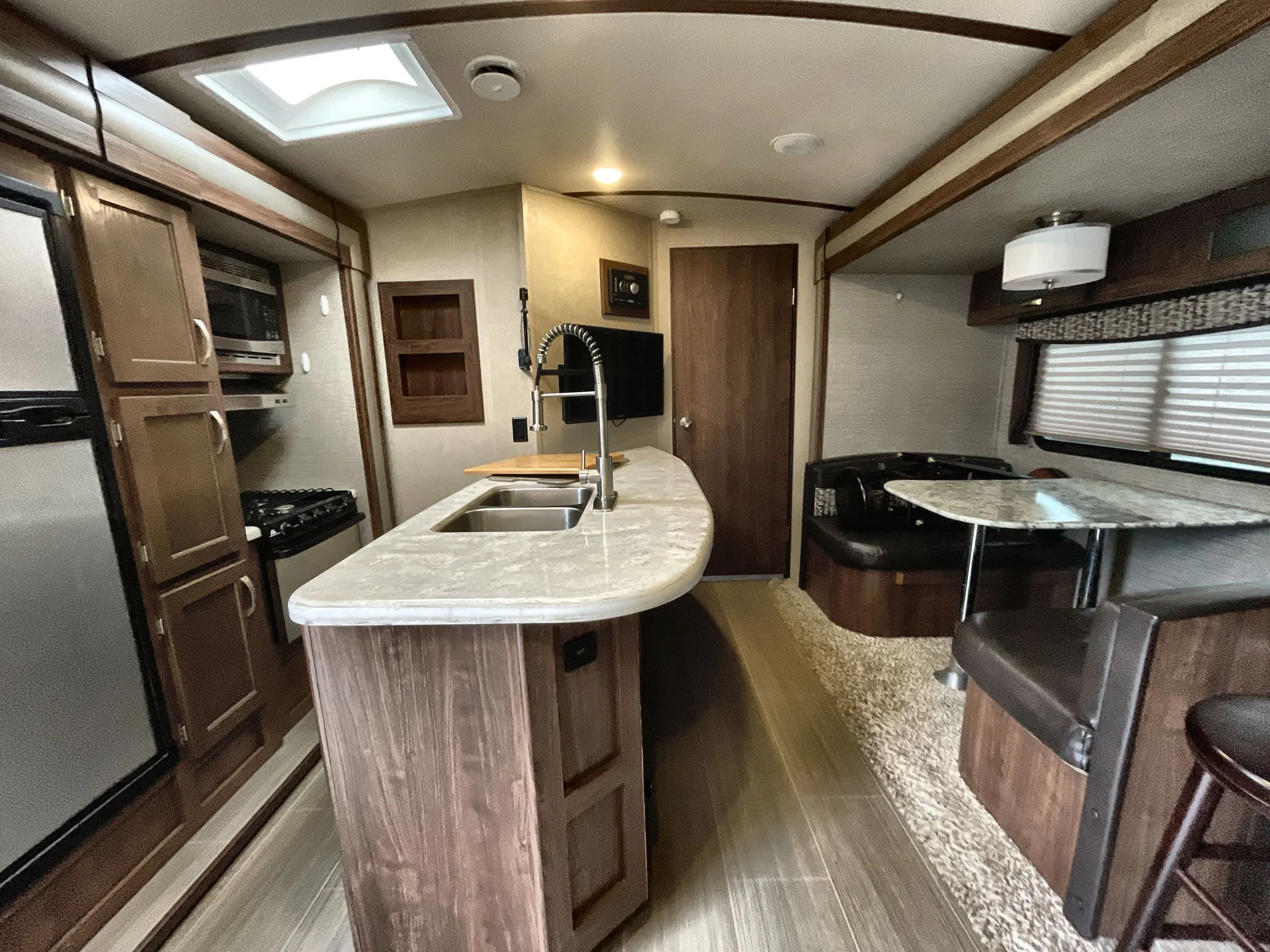 2017 Dutchmen Aerolite Luxury 319BHSS — living area main