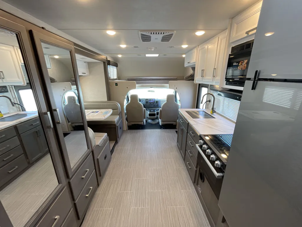 2025 Thor Motor Coach Freedom Elite 27HE, Photos photo 3