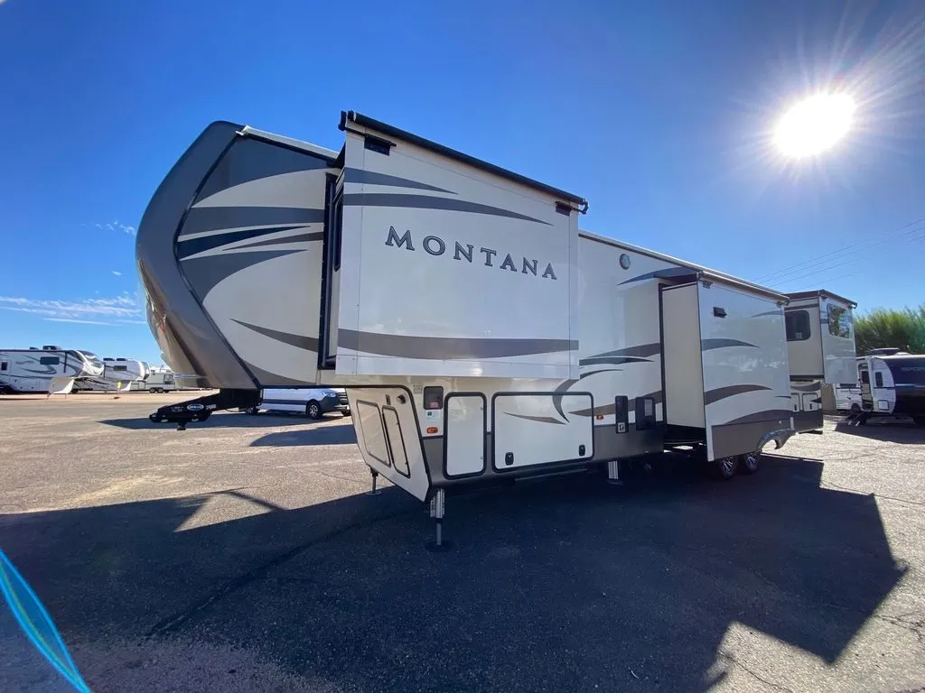 2016 KEYSTONE RV MONTANA 3791RD - Photo 2