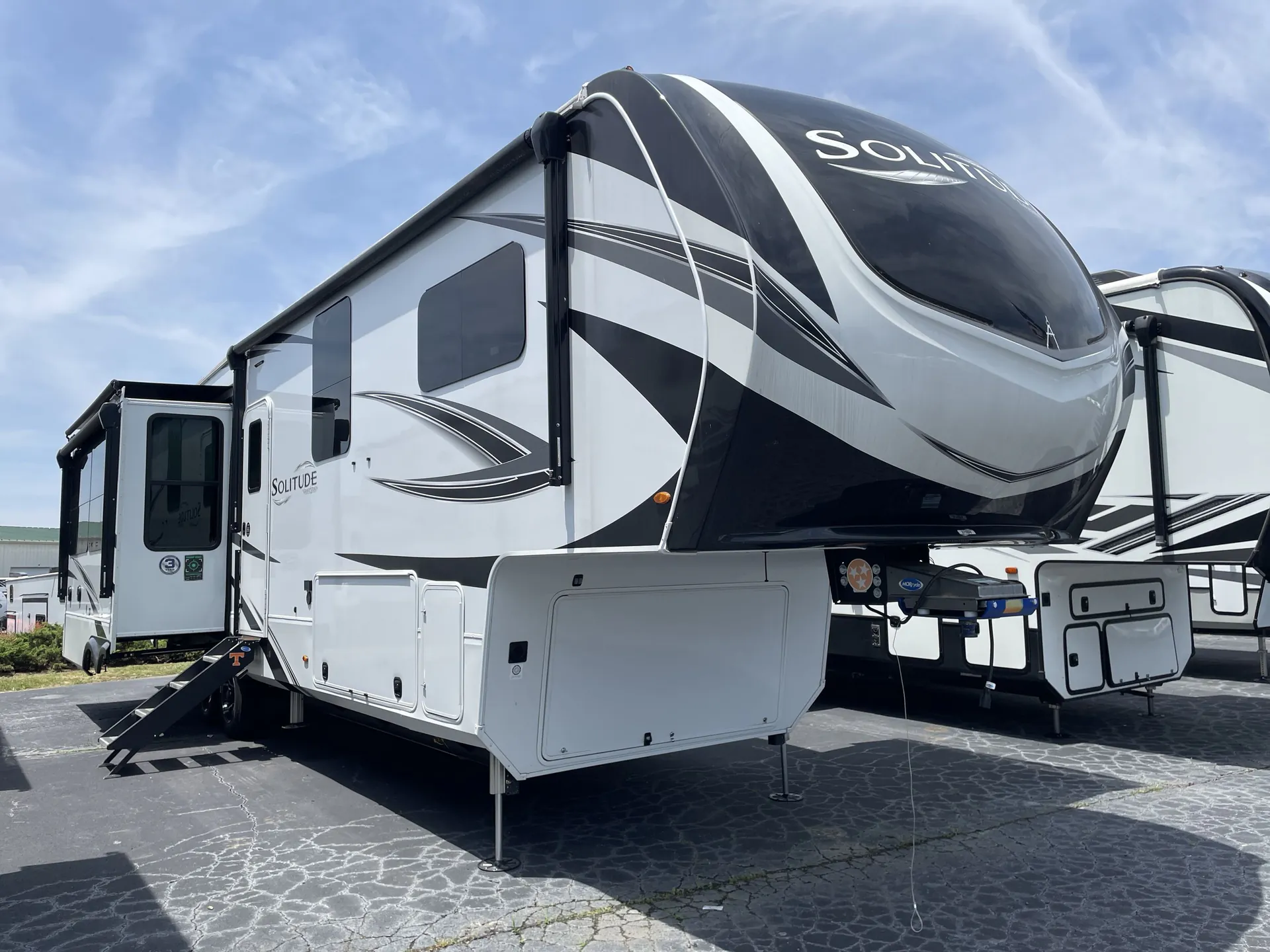 2024 Grand Design Solitude 370DV - Photo 2
