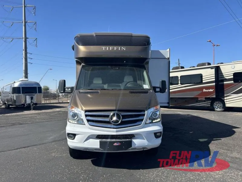 2018 Tiffin Motorhomes Wayfarer Used    24 QW - Photo 2