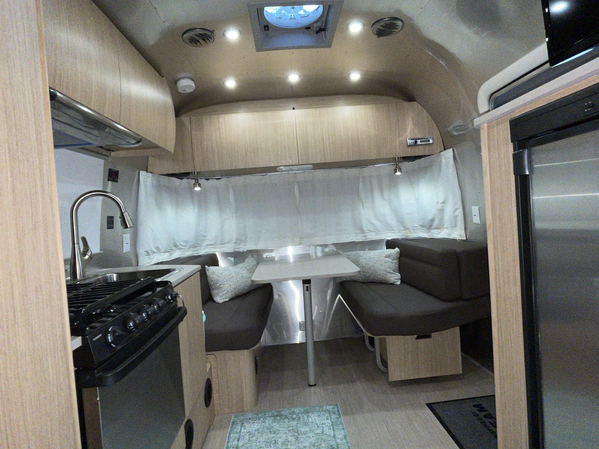 2018 airstream Flying Cloud 19CB - Photo 4