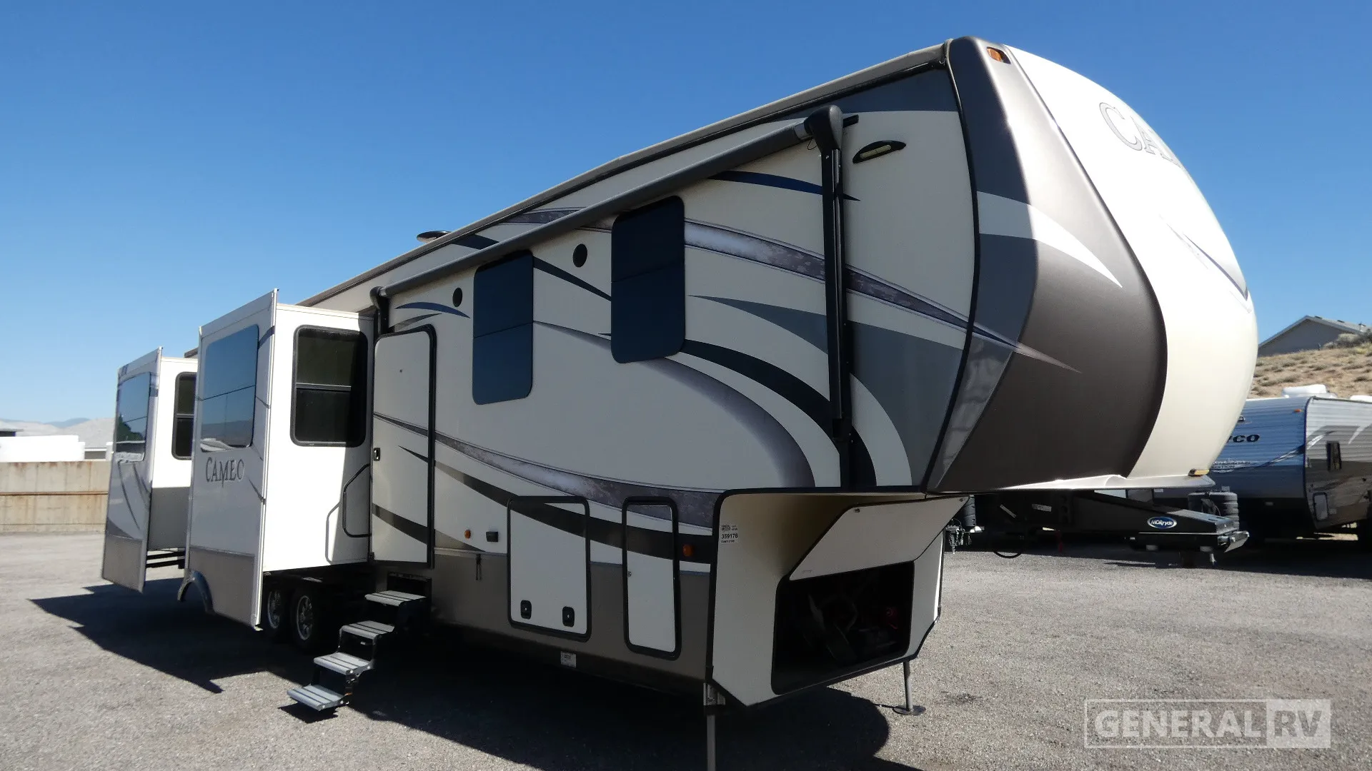 2017 Crossroads RV Cameo 370RD - Photo 2