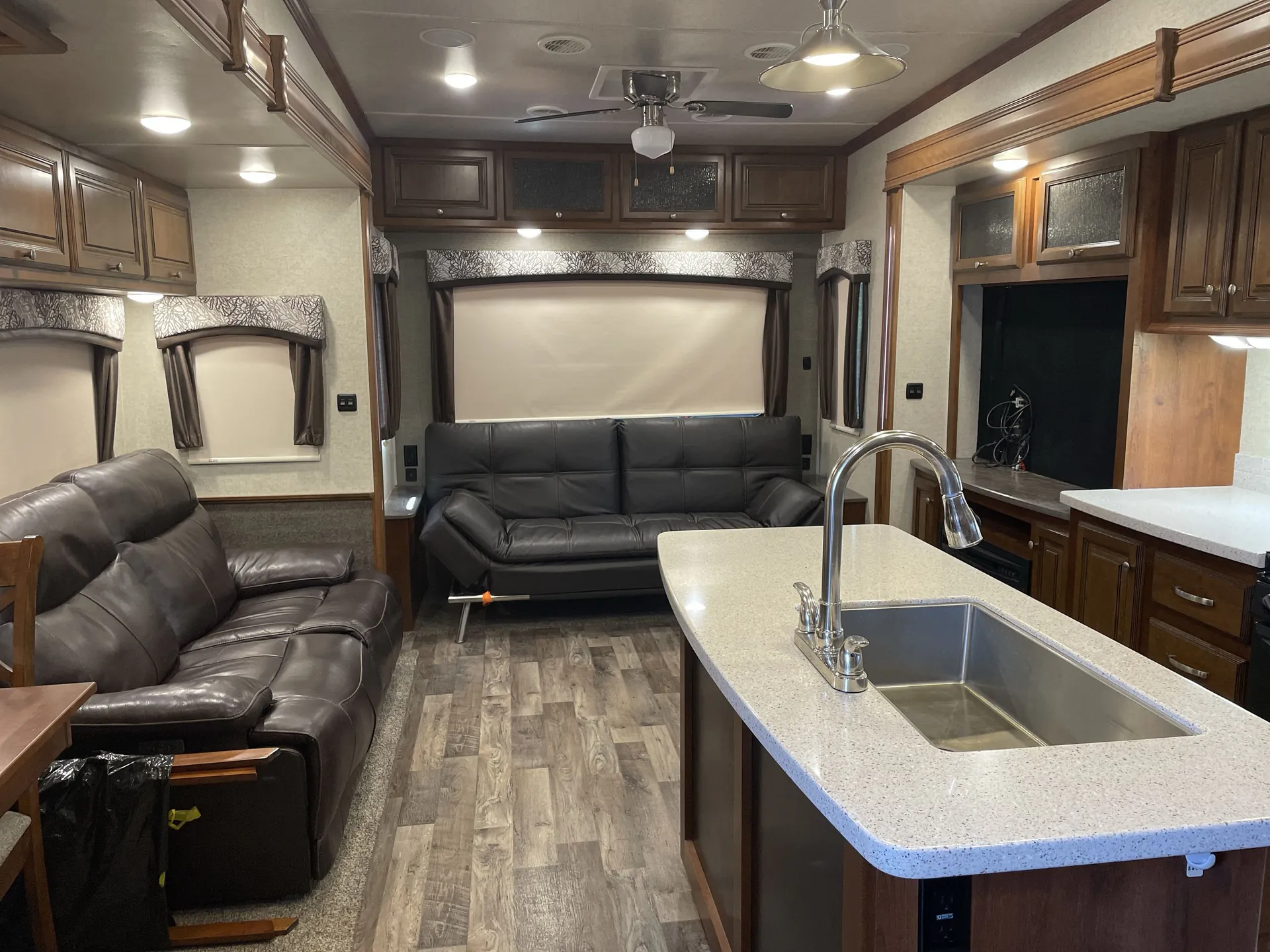 2018 Heartland Bighorn Traveler 32RS — living area main