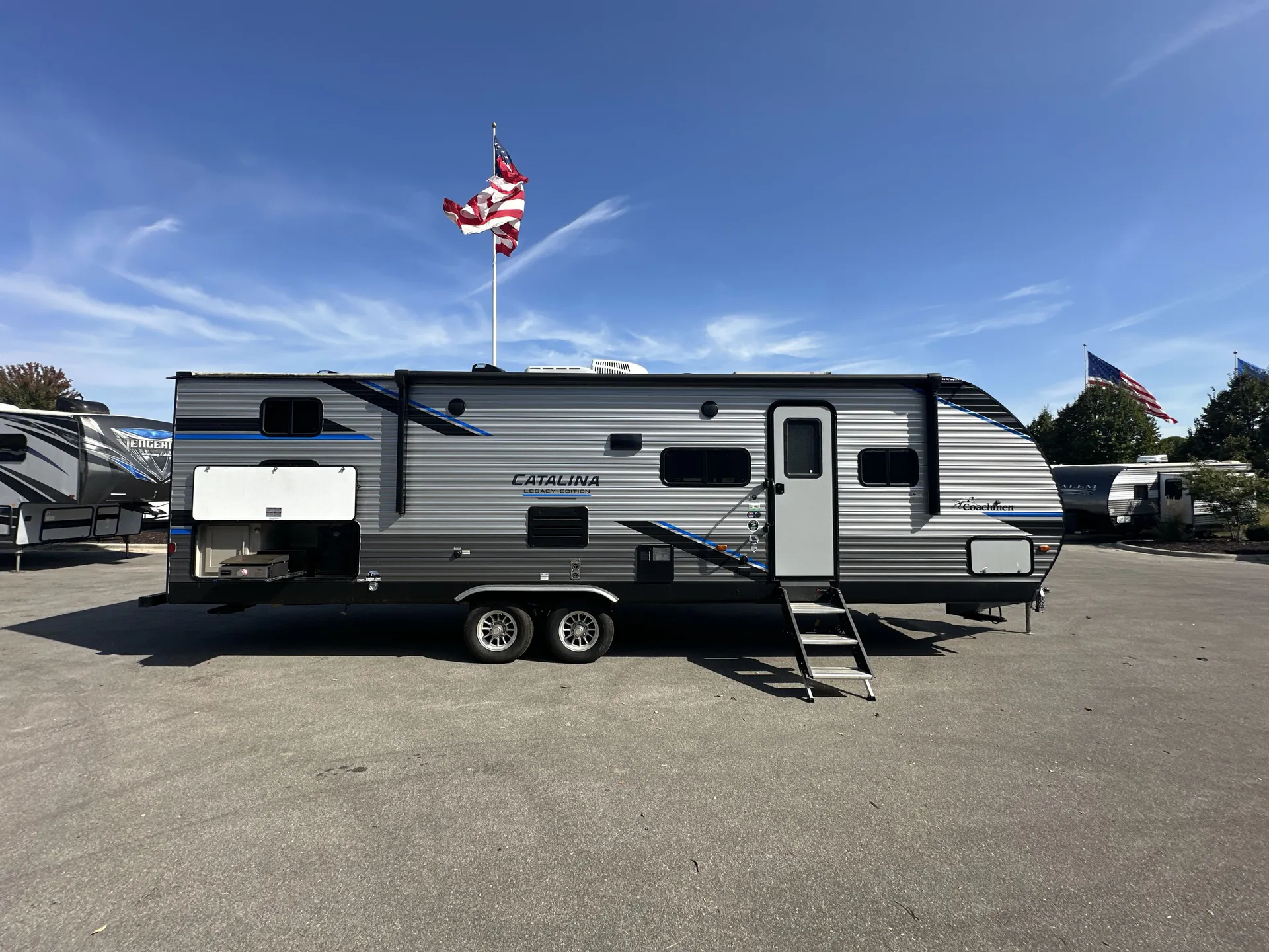 2022 Coachmen Catalina Legacy Edition 293QBCK — living area main