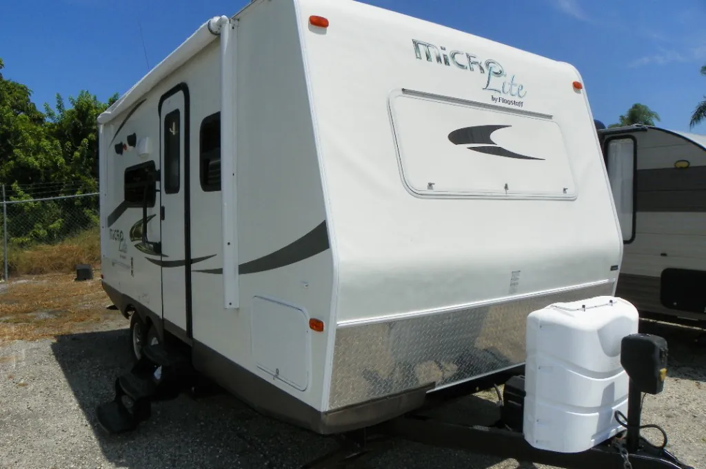 2015 Forest River Flagstaff Micro Lite 21DS - Photo 2