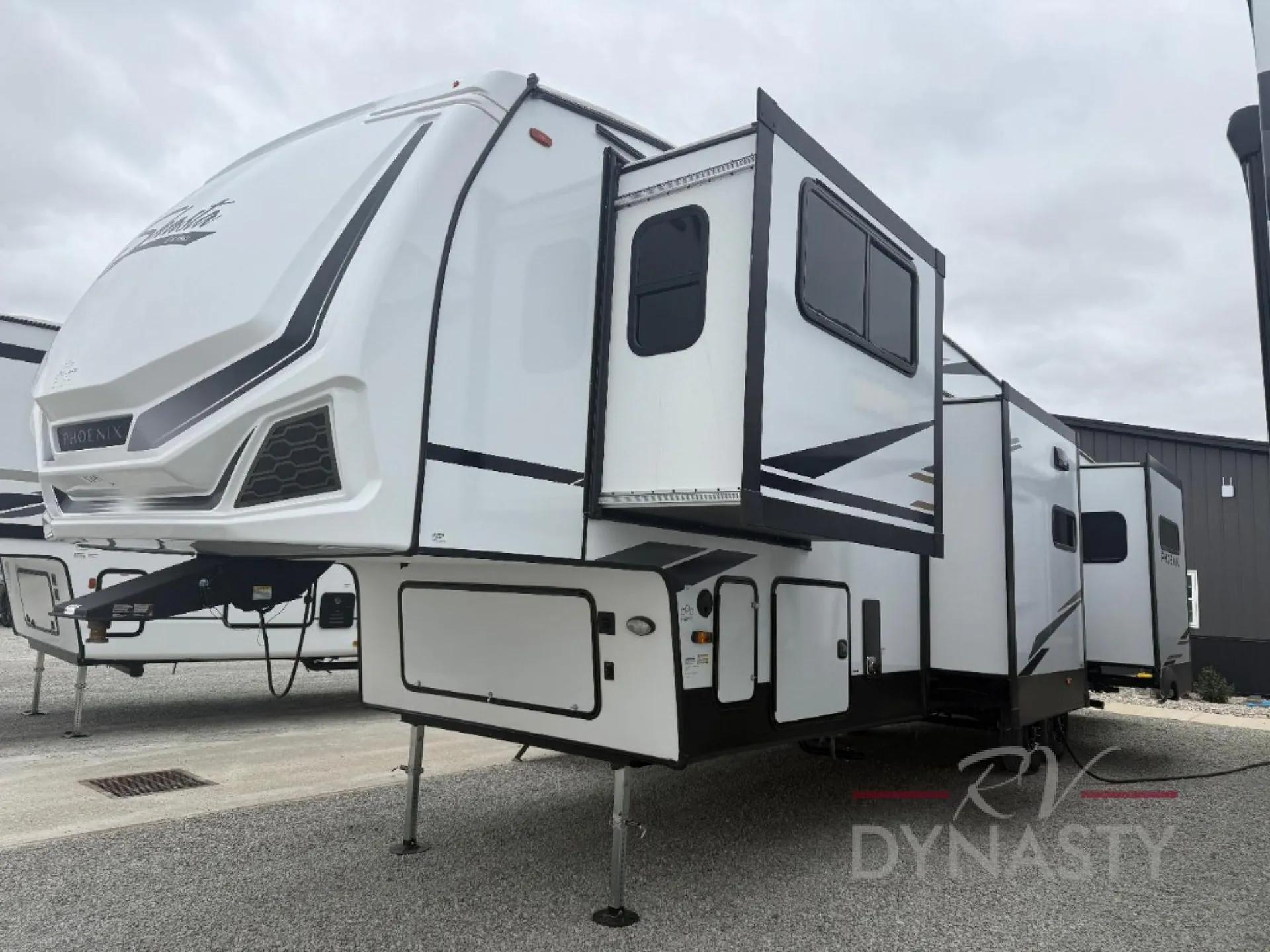 2026 Shasta RVs Phoenix 334FL - Photo 3