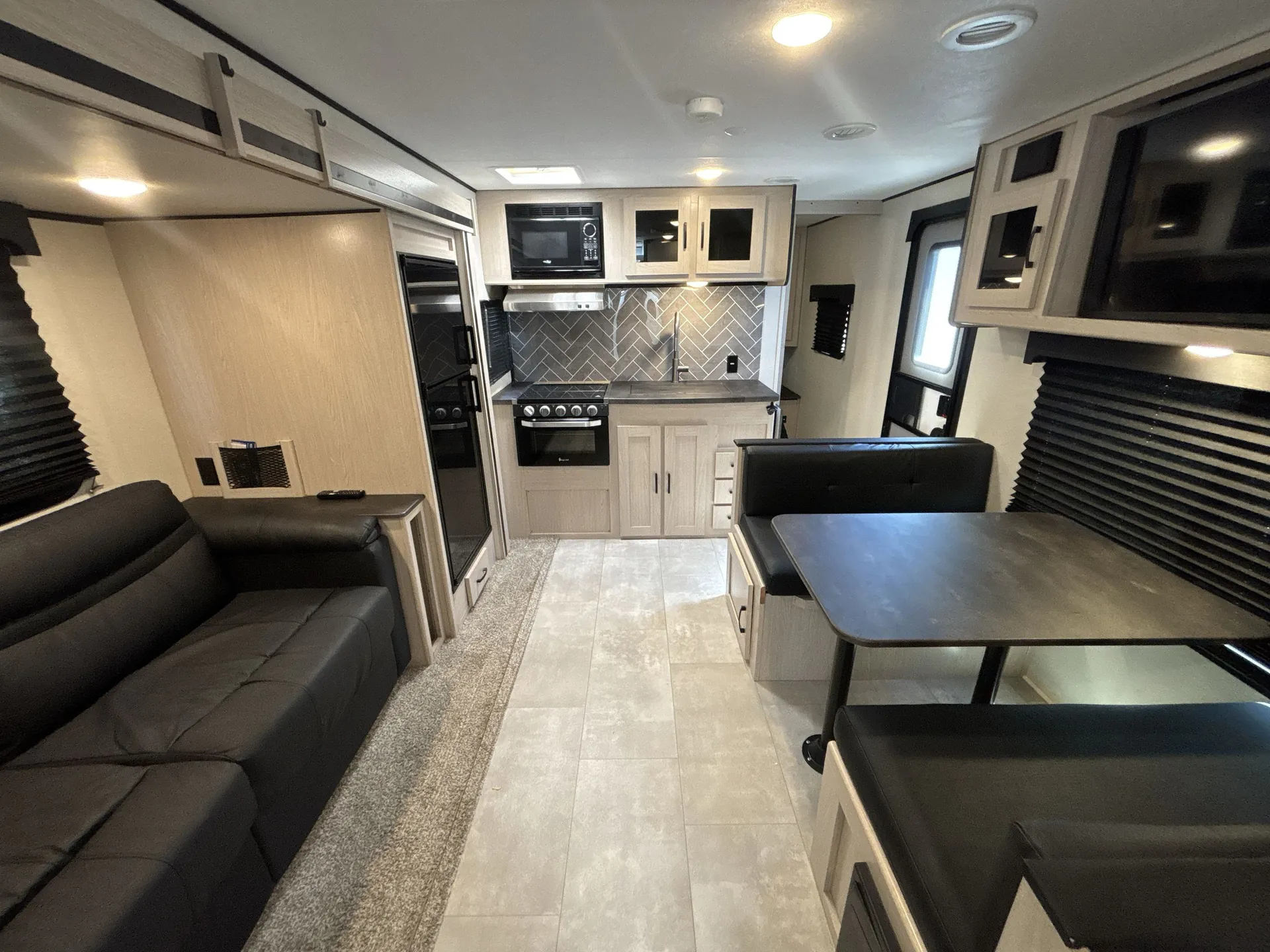2022 Coachmen Apex Ultra-Lite 256BHS — living area main
