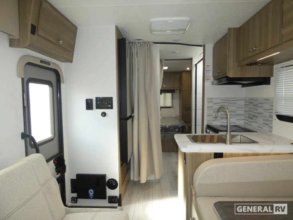 2026 Coachmen Freelander 27QB Chevy 3500 - Photo 3