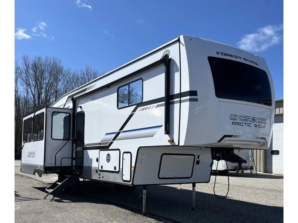 2026 Forest River Arctic Wolf 3250SUITE - Photo 2