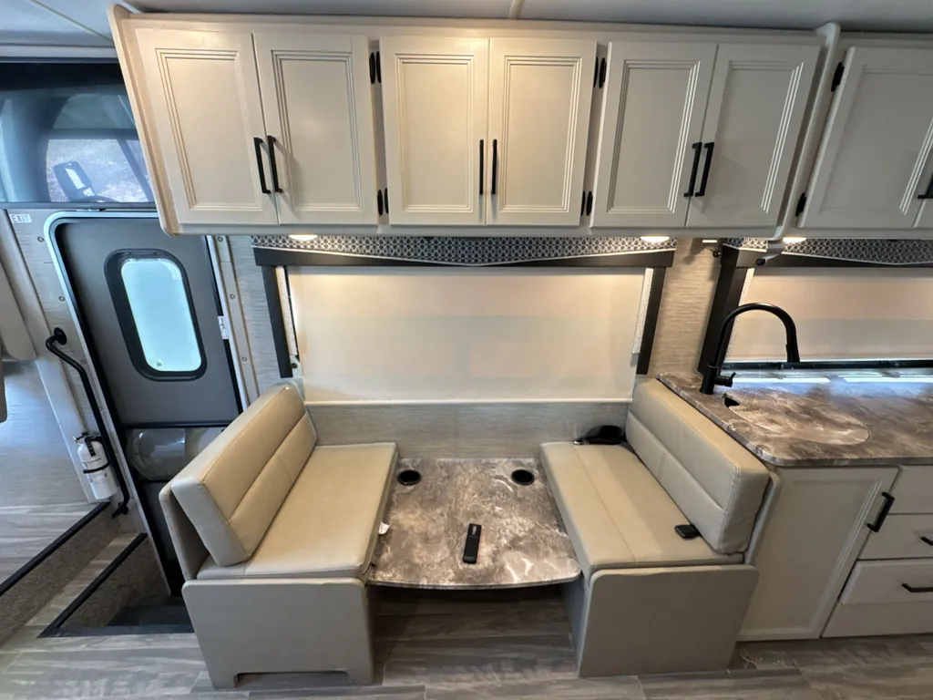 2023 Thor Motor Coach Vegas 24.3, Photos photo 3