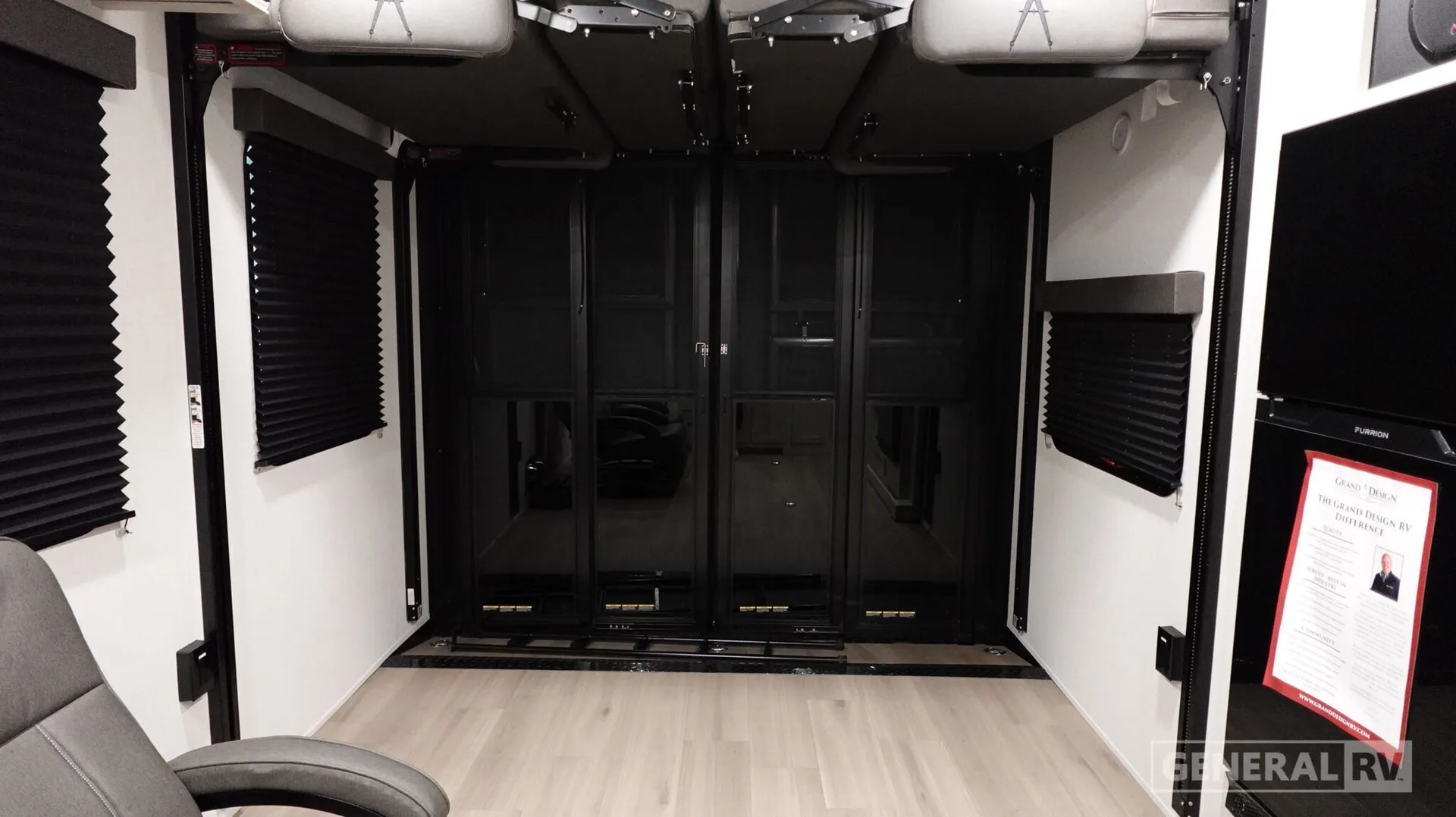 2026 Grand Design Momentum G-Class 25G - Photo 3